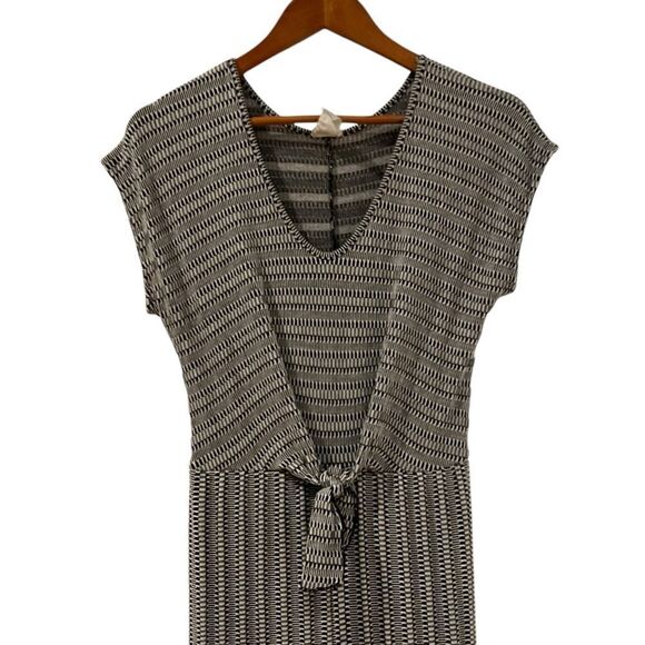 Caution to the wind patterned romper. Size medium - Picture 2 of 6